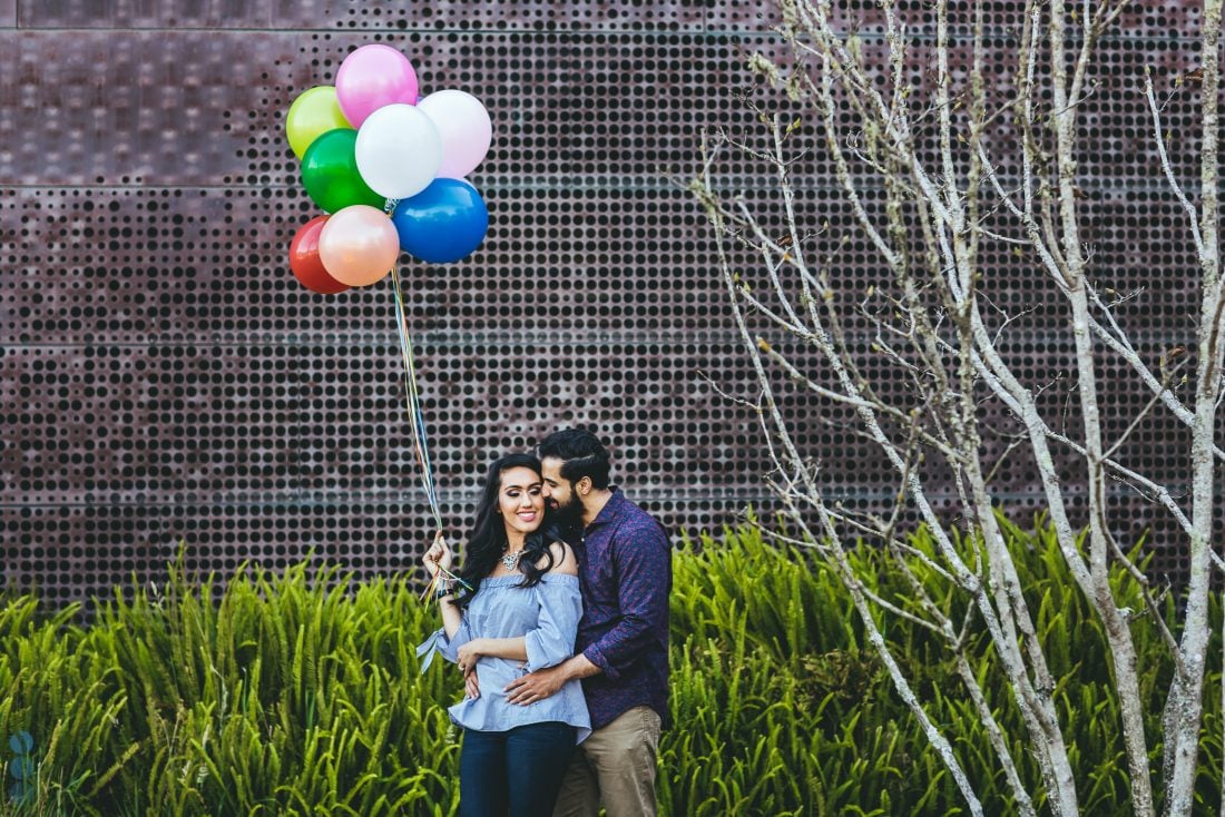 35 Plandid Couple Shot Ideas To Bookmark For Summer Weddings! | Engagement  photography poses, Wedding photoshoot poses, Couple photography poses